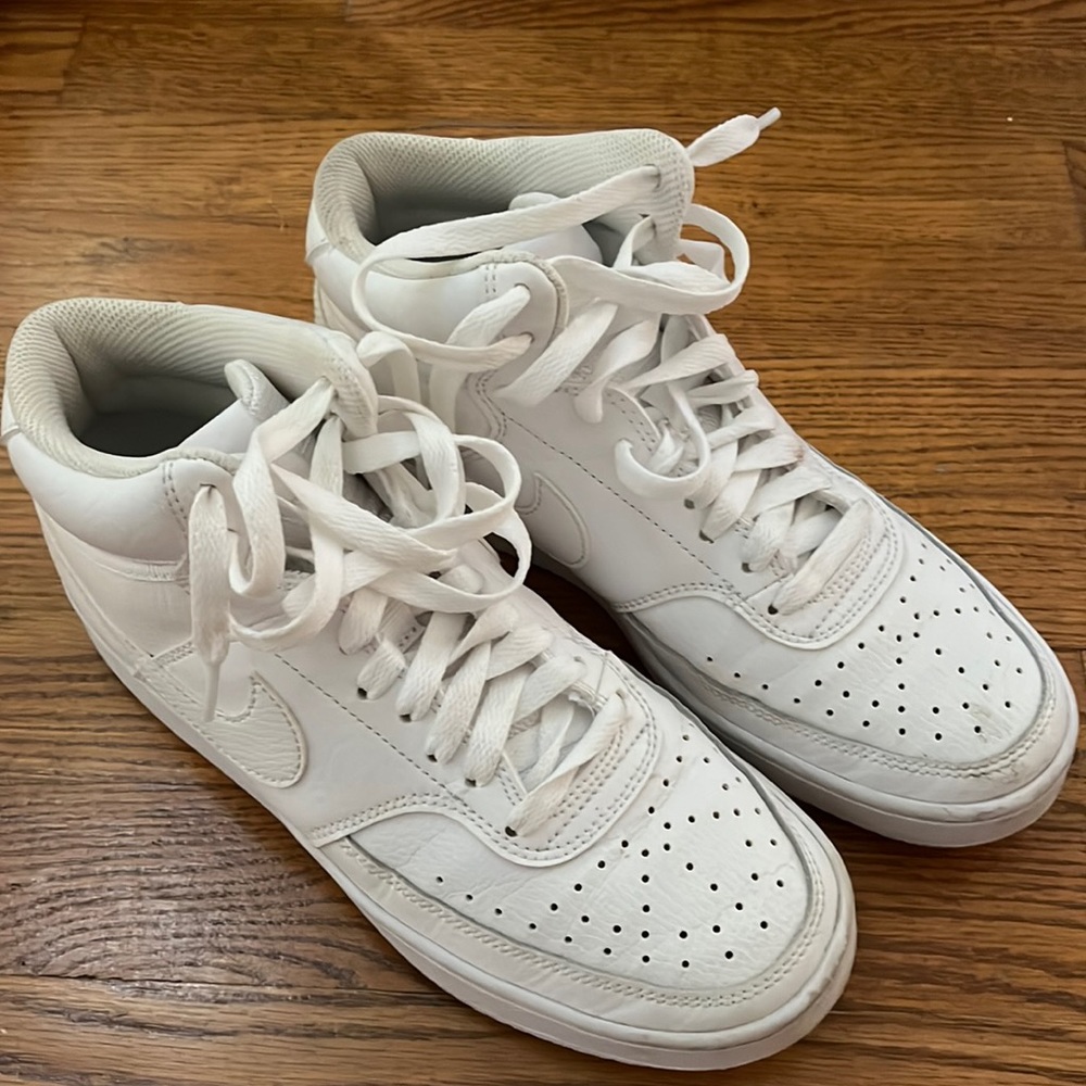 White Nike Hightops 7.5